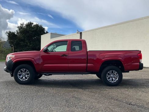 Used 2016 Toyota Tacoma SR5 image 3