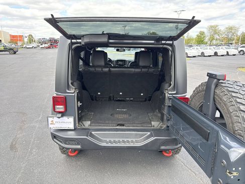 Used 2016 Jeep Wrangler Unlimited Rubicon AWD/4WD image 21