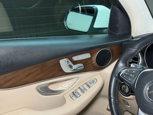 Used 2019 Mercedes-Benz GLC 300 GLC 300 Sport Utility 4D image 28