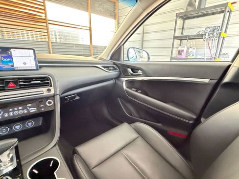 Used 2025 Genesis G70 2.5T AWD/4WD image 34