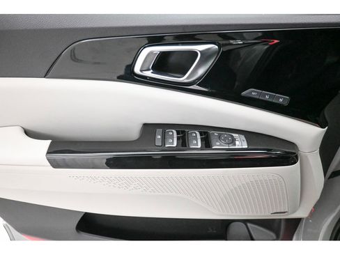 Used 2022 Kia Carnival SX Prestige image 8