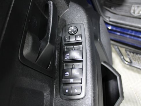 Used 2015 RAM 3500 Tradesman w/ Chrome Appearance Group image 7