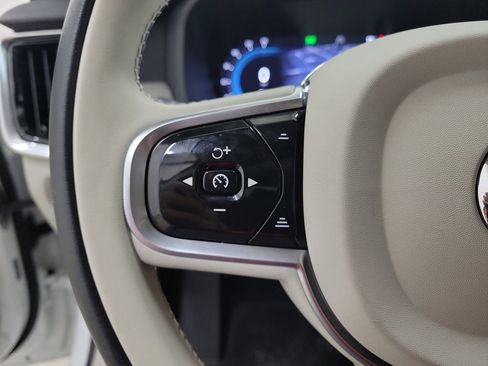 Used 2025 Volvo S90 B6 Plus image 24