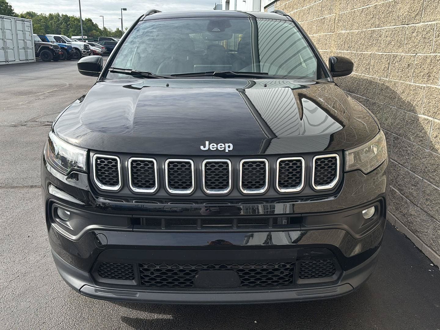 Used 2023 Jeep Compass Latitude w/ Sun and Sound Group AWD/4WD image 39
