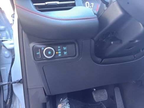 New 2026 Ford Explorer ST-Line w/ ST-Line Street Pack image 18