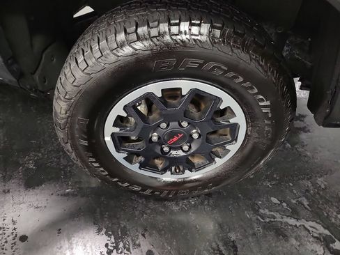Used 2025 Toyota Tacoma TRD Off-Road AWD/4WD image 10