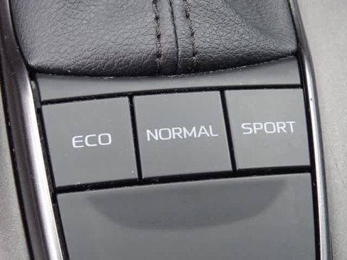Used 2024 Toyota Camry SE w/ Cold Weather Package FWD image 30