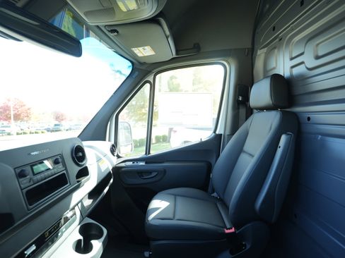 New 2025 Mercedes-Benz Sprinter 2500 image 31