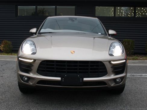 Used 2018 Porsche Macan image 10