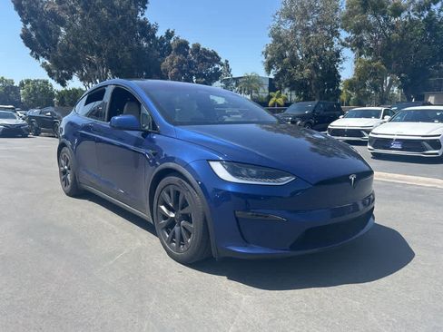Used 2024 Tesla Model X image 2