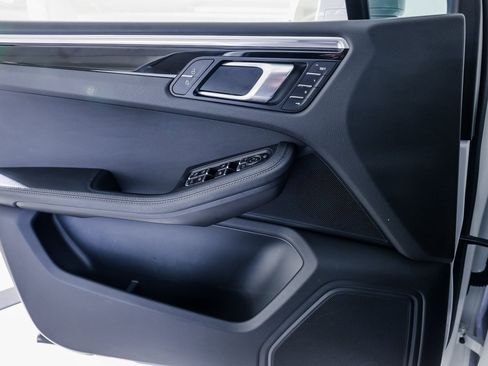 Certified 2023 Porsche Macan image 23