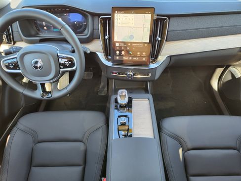 New 2025 Volvo XC90 T8 Plus w/ Protection Package image 17