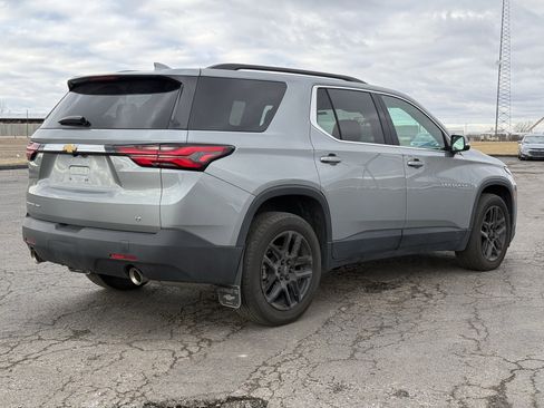 Used 2023 Chevrolet Traverse LT image 3
