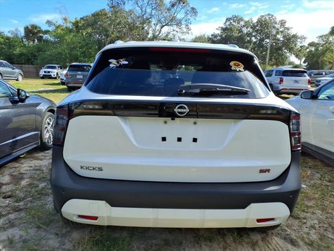 Used 2025 Nissan Kicks SR image 5