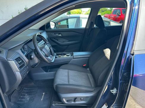Used 2025 Nissan Rogue SV AWD/4WD image 28