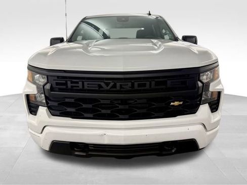 Used 2023 Chevrolet Silverado 1500 Custom image 3