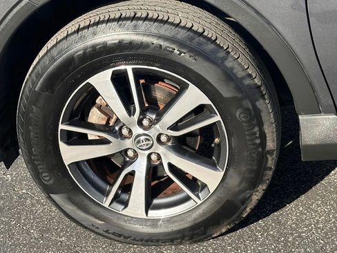 Used 2018 Toyota RAV4 XLE image 9