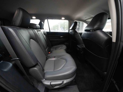 Used 2024 Toyota Grand Highlander XLE image 25