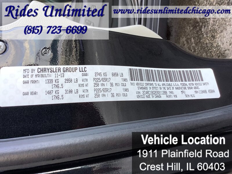 Used 2014 Chrysler Town & Country Touring FWD image 21