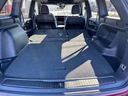 New 2025 Jeep Grand Cherokee Altitude image 36