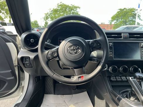 Used 2024 Toyota GR86 Premium RWD image 13