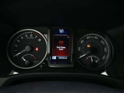 Used 2022 Toyota Tacoma TRD Off-Road w/ Technology Package AWD/4WD image 13