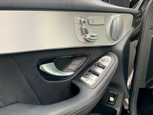 Used 2019 Mercedes-Benz GLC 300 4MATIC image 32