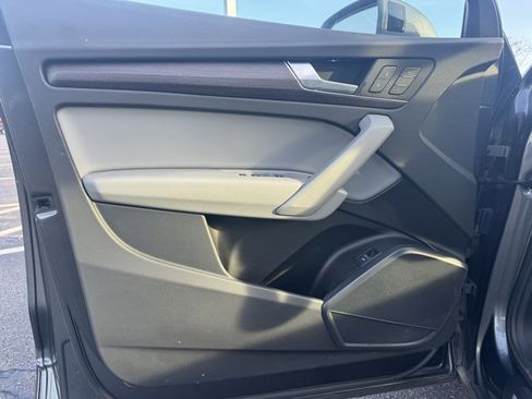 Used 2022 Audi Q5 2.0T Premium w/ Convenience Package image 10