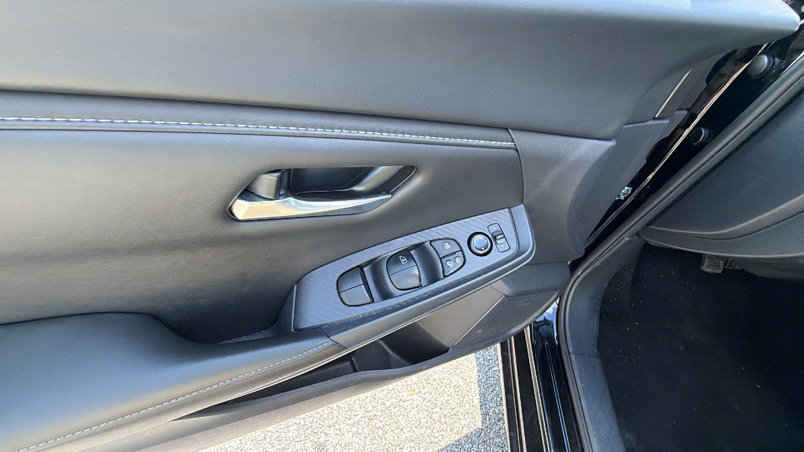 Used 2025 Nissan Sentra SV FWD image 15