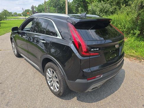 Used 2023 Cadillac XT4 Premium Luxury FWD image 2