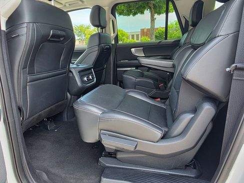 Used 2025 Ford Expedition Max Platinum AWD/4WD image 29
