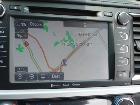 Used 2019 Toyota Highlander XLE FWD image 17