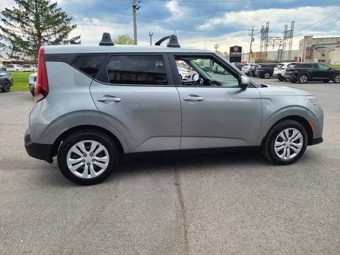 Used 2022 Kia Soul LX FWD image 6