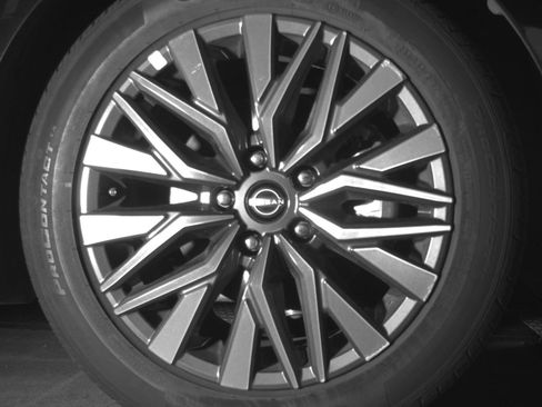 Used 2025 Nissan Altima 2.5 SV FWD image 13