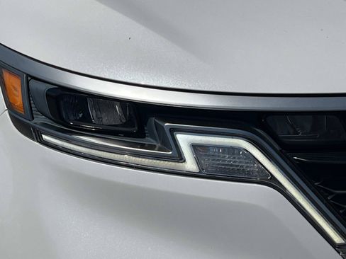 Used 2023 Kia Carnival LX FWD image 9
