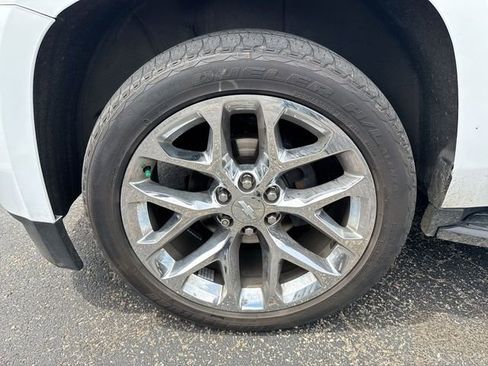 Used 2020 Chevrolet Suburban LT AWD/4WD image 7