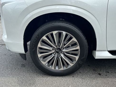 Used 2025 INFINITI QX80 Sensory AWD/4WD image 12