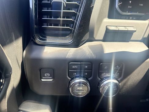 New 2026 GMC Sierra 2500 AT4 w/ AT4 Premium Plus Package AWD/4WD image 18