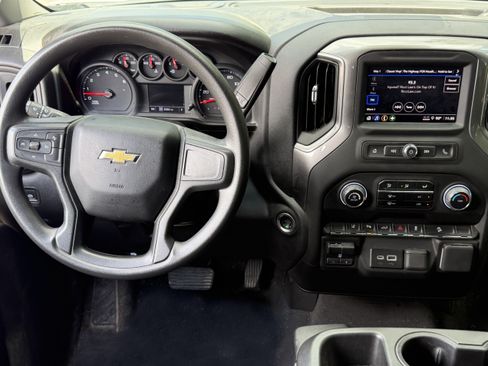 Used 2025 Chevrolet Silverado 2500 Custom w/ Custom Value Package AWD/4WD image 4