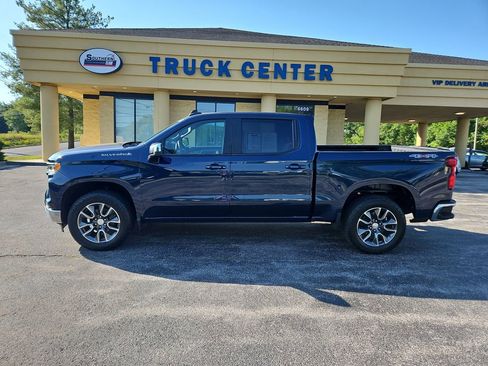 Used 2023 Chevrolet Silverado 1500 LT AWD/4WD image 2