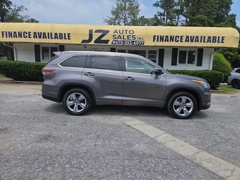Used 2016 Toyota Highlander Limited w/ Driver Technology Package FWD image 4