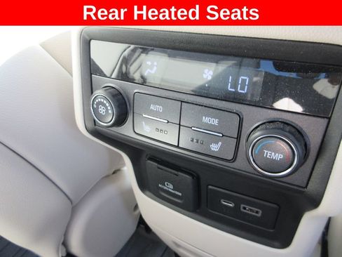 Certified 2022 GMC Acadia Denali w/ Denali Ultimate Package AWD/4WD image 26