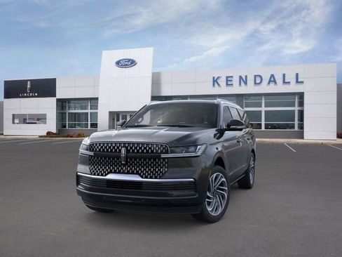 New 2025 Lincoln Navigator Reserve image 2
