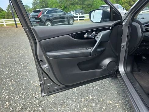 Used 2021 Nissan Rogue Sport SV FWD image 36