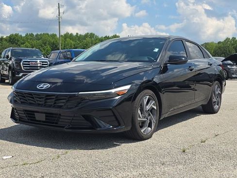 Used 2025 Hyundai Elantra Limited FWD image 1