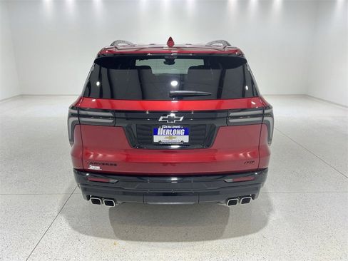 Used 2024 Chevrolet Traverse RS image 7