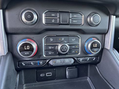 Used 2024 GMC Yukon SLT image 16