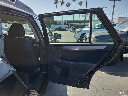 Used 2019 Subaru Outback 2.5i image 10
