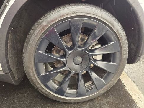 Used 2023 Tesla Model Y Long Range image 33