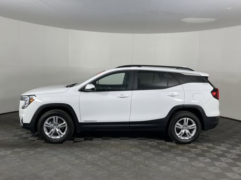 Used 2023 GMC Terrain SLE w/ Driver Convenience Package image 3